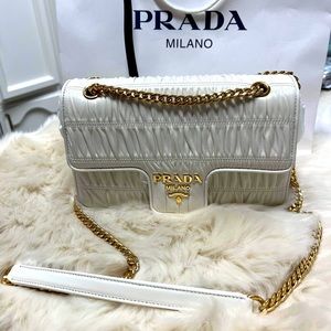 Brand new. Comes with dust bag and card. 100% Authentic.